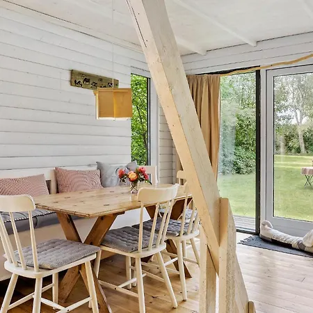 2 Bedroom Stunning In Сasa de vacaciones Samsø