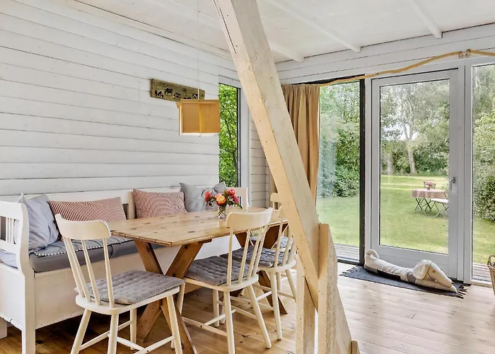 2 Bedroom Stunning In Сasa de vacaciones Samsø